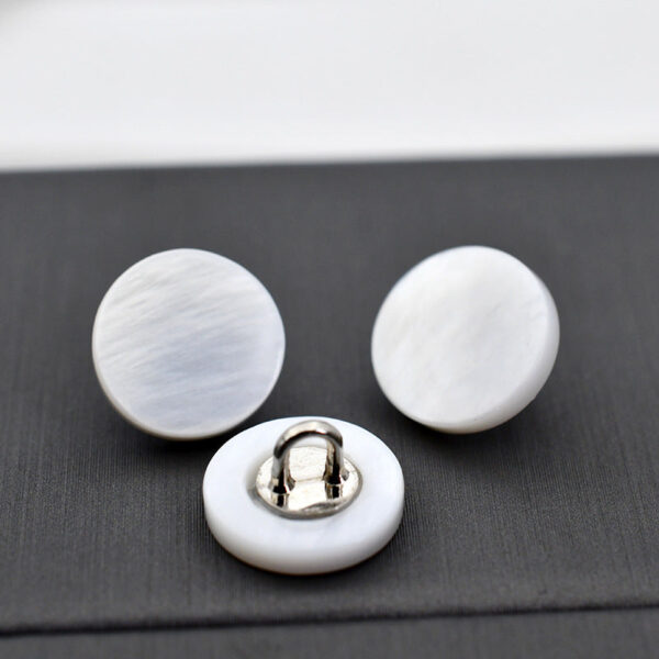 Natural Shell Round Buttons with Metal Shank for Sweaters Bags 90 Pack - Image 4