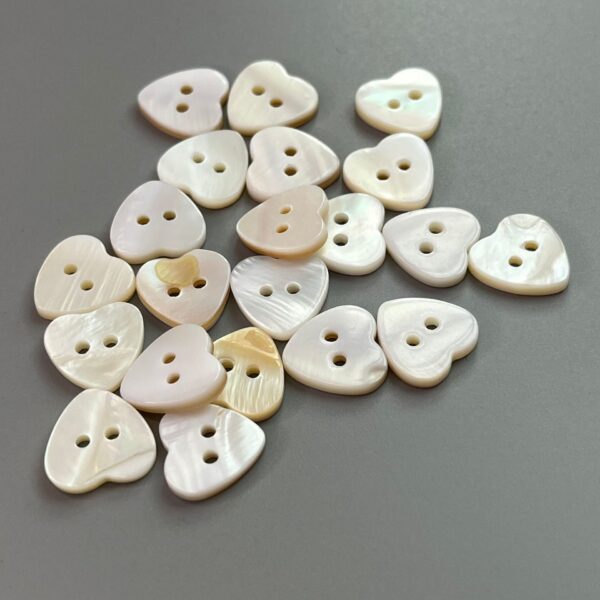 10/18/22mm Pure White Heart Shaped Shell Buttons 30 Pack - Image 3