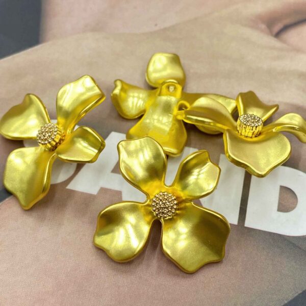 28mm Four-Petal Flower Metal Shank Buttons for Clothing 10pcs