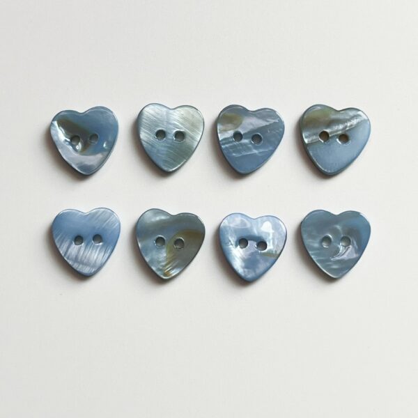 18L White Blue Heart Shaped Natural River Shell Button 60pcs - Image 3