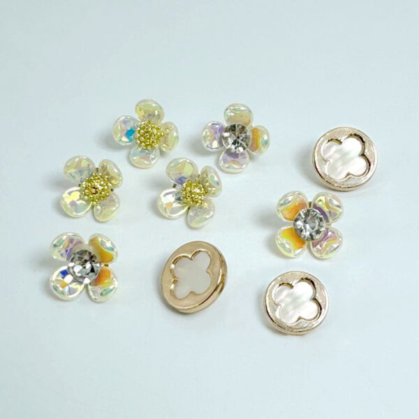 11.5mm Four-Leaf Clover Pearlized Metal Shank Buttons 30PCS - Image 2