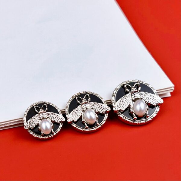 18/20/23MM Round 3D Bee Pearl Metal Shank Buttons 10PCS - Image 3