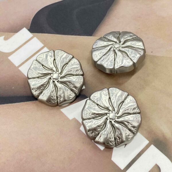 15-23mm White Nickel Flower Metal Shank Buttons for Coats 20pcs