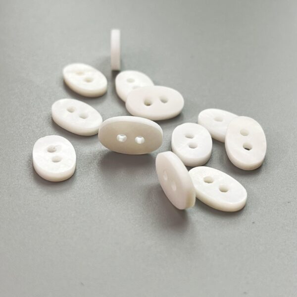 32/34L Natural White Oval Shell Buttons 20PCS