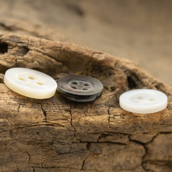 11.5mm Wide-Edged Off-White Iridescent Black Shell Buttons 6pcs - Image 3