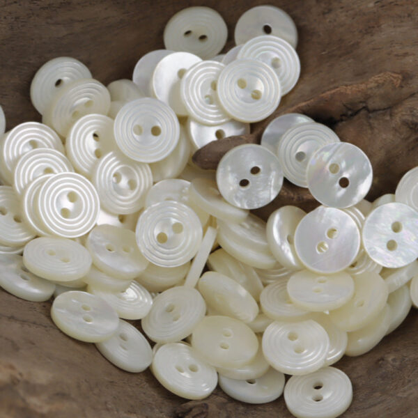 Natural White Maple Leaf-Shaped Spiral Two-Hole Shell Buttons 10PCS - Image 4