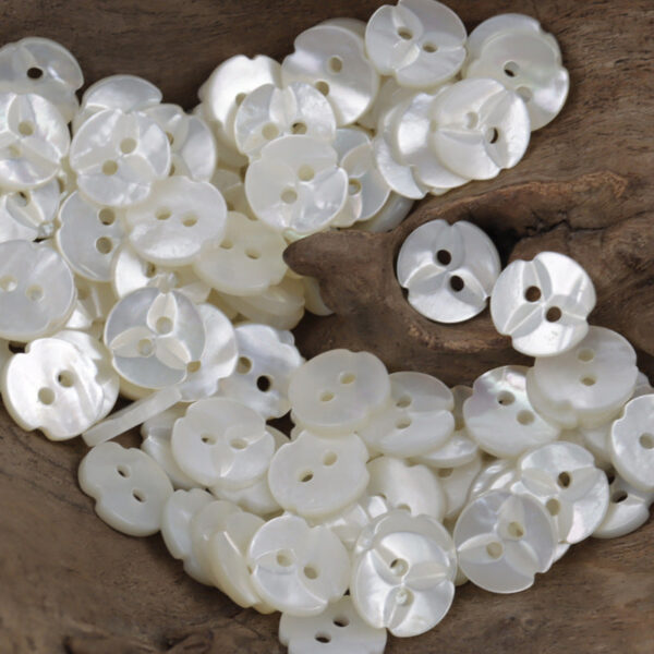 Natural White Maple Leaf-Shaped Spiral Two-Hole Shell Buttons 10PCS - Image 5