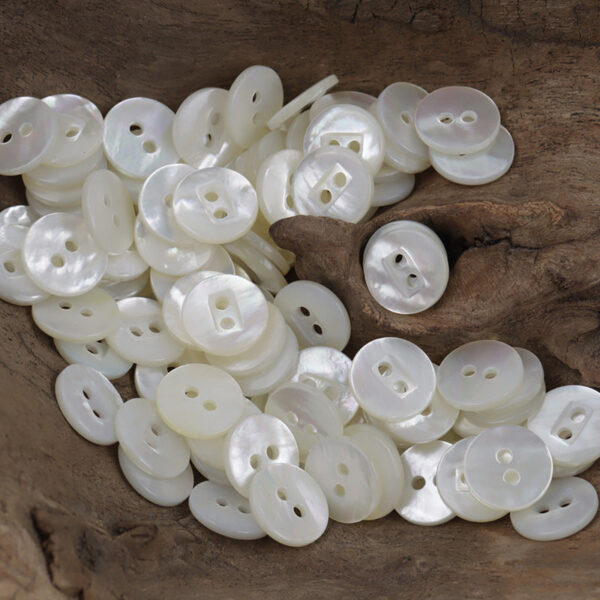 Natural White Maple Leaf-Shaped Spiral Two-Hole Shell Buttons 10PCS - Image 3