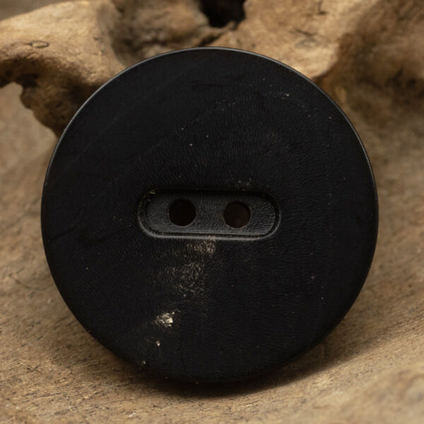 15-28MM Matte Black Flat Two-Hole Horn Buttons 10pcs - Image 4