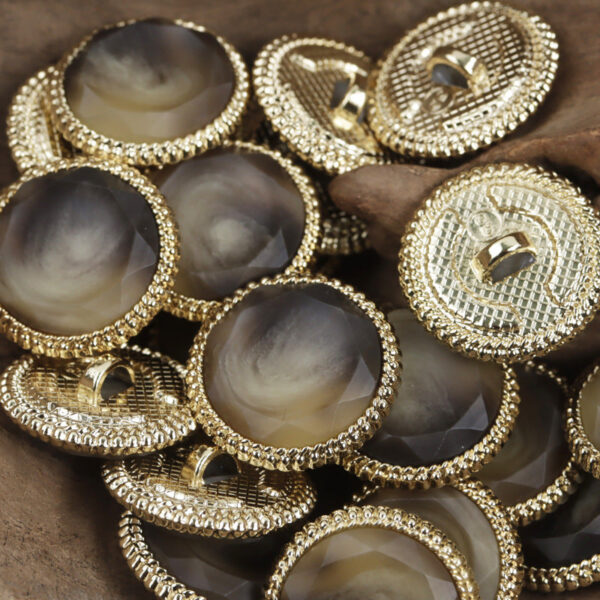 18-23mm Golden Lace Beige Resin and Metal Button 10pcs - Image 3