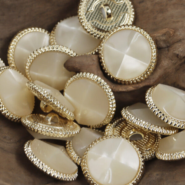 Resin Tortoise Shell-Shaped Button with Gold Metal Base 10pcs - Image 3