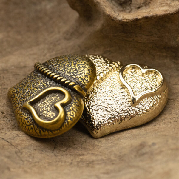 Vintage Heart-Shaped Light Gold Metal Decorative Buttons 10pcs - Image 3