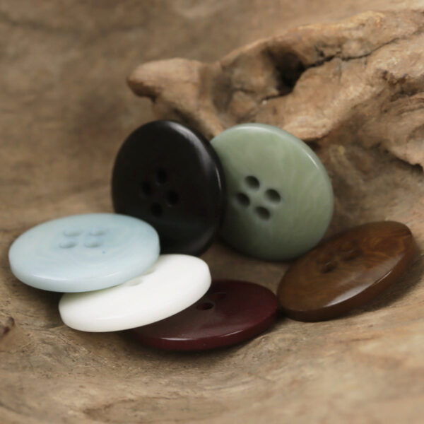 Eco-Friendly Natural Palm Fruit Buttons 30 Pack