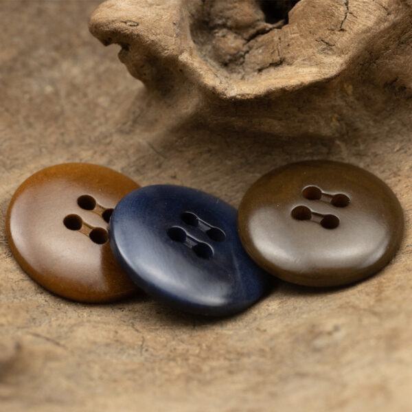 15-25mm Dark Blue Reddish Brown Sustainable Natural Fruit Buttons 10pcs - Image 2