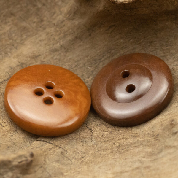 Vintage 2/4-Hole Reddish-Brown Sustainable Fruit Buttons 10pcs - Image 3