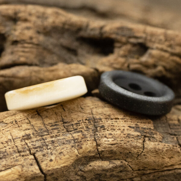 10mm/11.5mm Wood Grain Light Yellow Black Resin Buttons 60 Pack - Image 3
