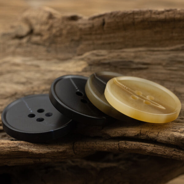 15-30mm River Pattern Black Khaki Dark Blue Resin Buttons 40 Pack - Image 2
