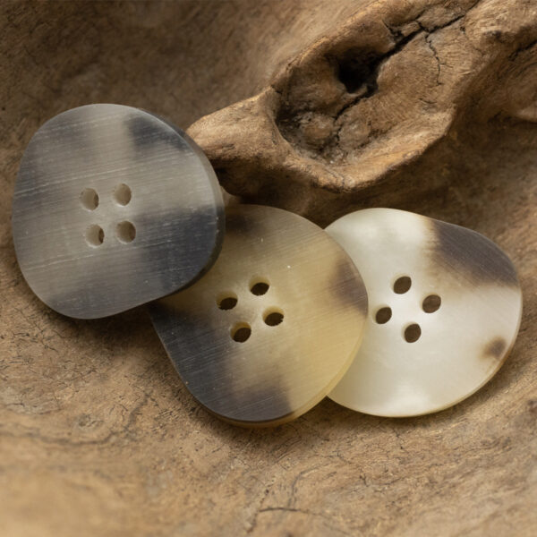 Peach-Shaped Resin Buttons for Women's Skirts Dresses 20pcs