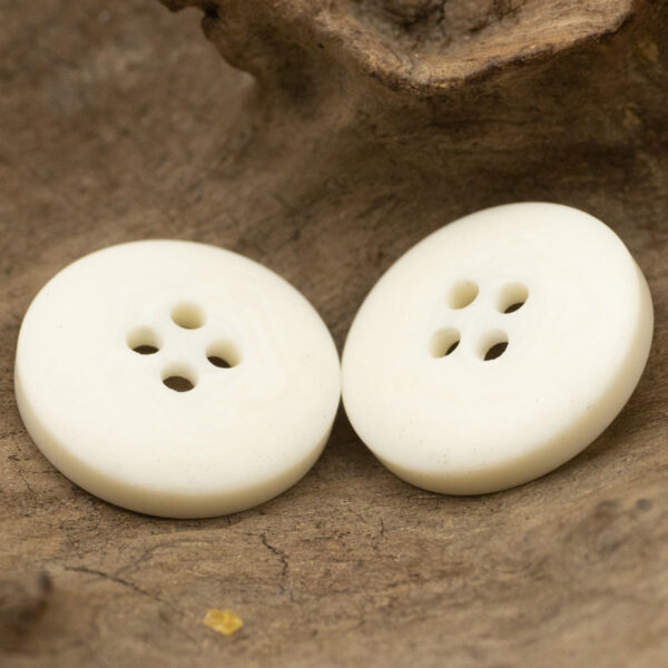 15-25mm Narrow-Edged 4 Hole Off-White Resin Buttons 30pcs - Image 3