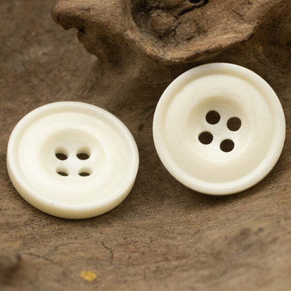 15-25mm Narrow-Edged 4 Hole Off-White Resin Buttons 30pcs - Image 2