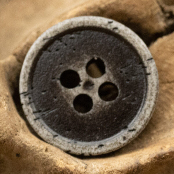 Imitation Bone Grain Distressed Resin Buttons for Denim Shirts 40 Pack - Image 5
