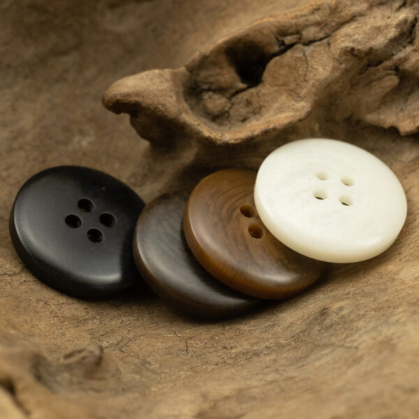 15-28mm Wide-Edged Resin Buttons for Black Sweater Suit Coat 40 Pack - Image 2