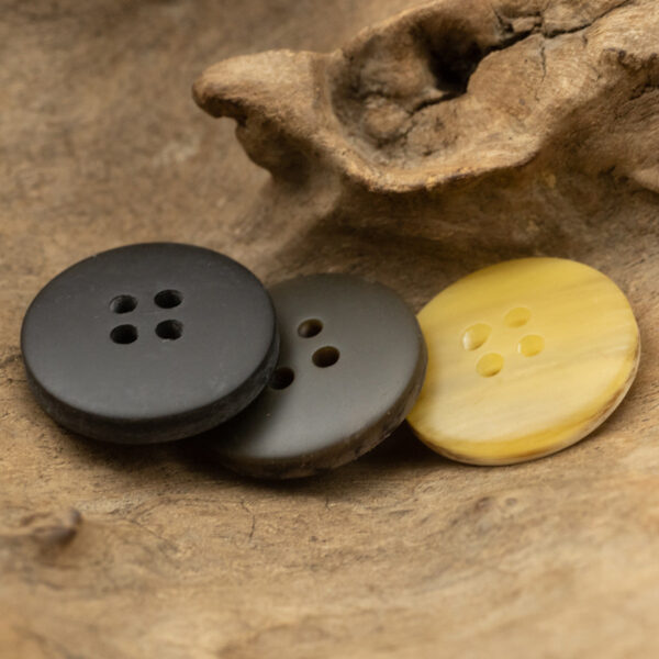 15-25mm Retro Distressed Wood Grain Round 4 Hole Resin Buttons 30 Pack - Image 2