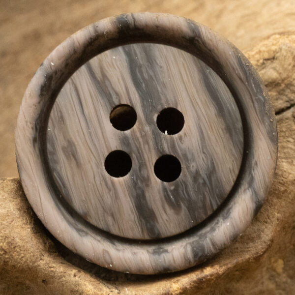 15-25mm Retro Distressed Wood Grain Round 4 Hole Resin Buttons 30 Pack - Image 4