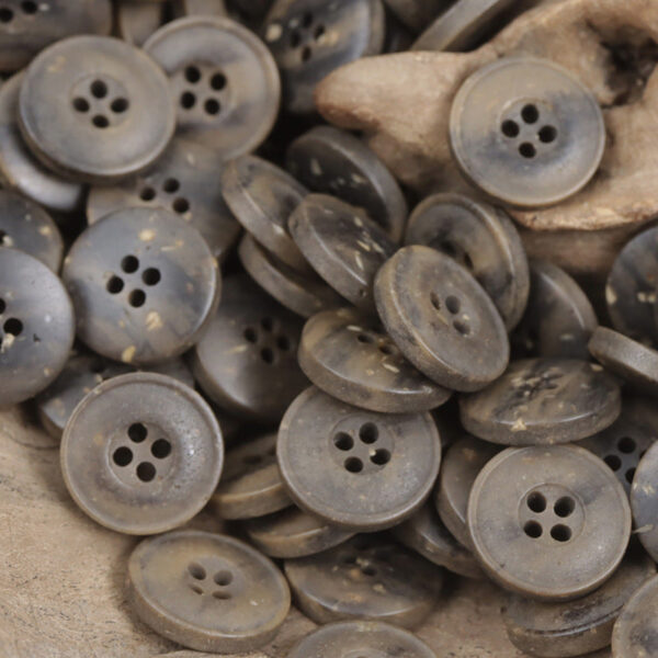 10/11.5/12.5mm Round 4 Hole Resin Buttons for Shirts 50 Pack - Image 6