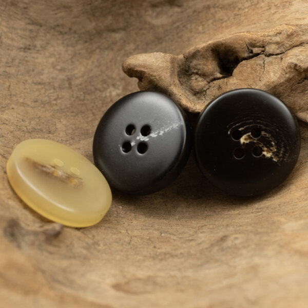 15-28mm Resin Four-Hole Buttons for Short Windbreakers 30 Pack - Image 2