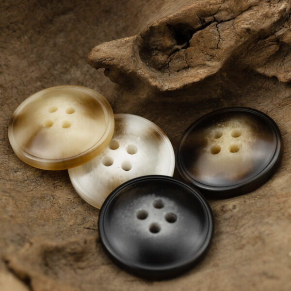 15-25mm Off-White and Khaki Resin Buttons for Woolen Coats 40 Pack - Image 3