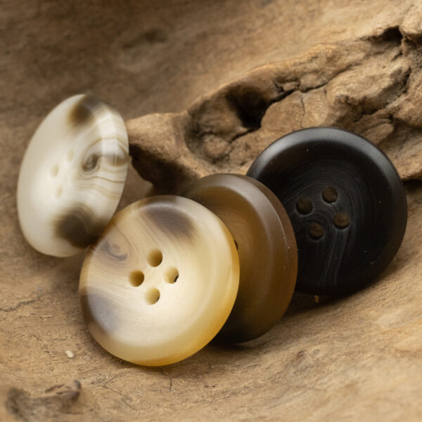 15-30mm Four-Hole Resin Buttons for Casual Suits Sweaters 40 Pack - Image 3