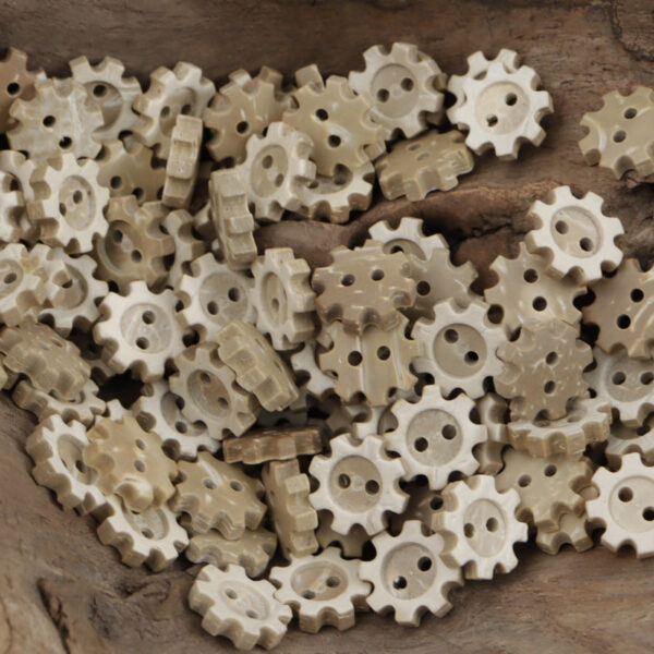 Sunflower Gear Bread Shaped 2 Hole Coconut Shell Buttons 60 Pack - Image 4