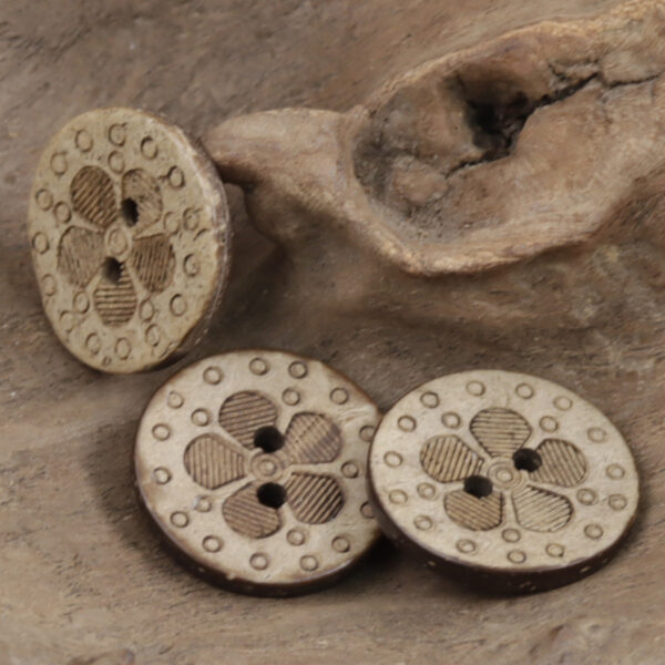 Black Coffee 4-Hole Natural Coconut Shell Buttons 100pcs - Lots of Buttons