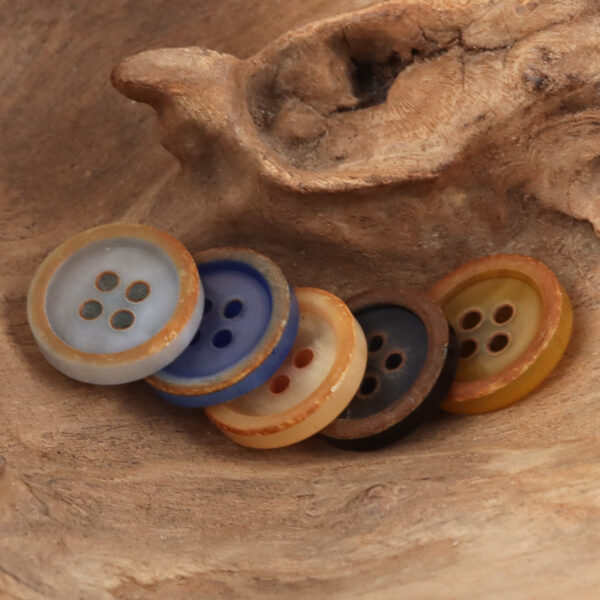 15mm Vintage Round 4-Hole Fire-Branded Cow Horn Buttons,3PCS
