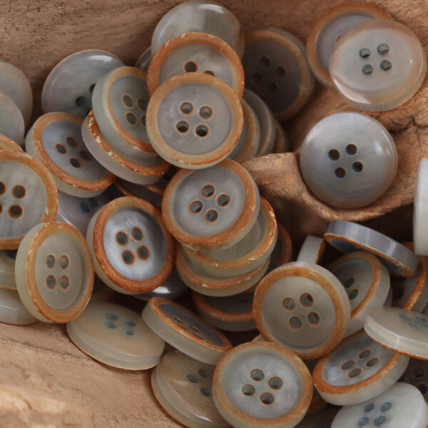 15mm Vintage Round 4-Hole Fire-Branded Cow Horn Buttons,3PCS