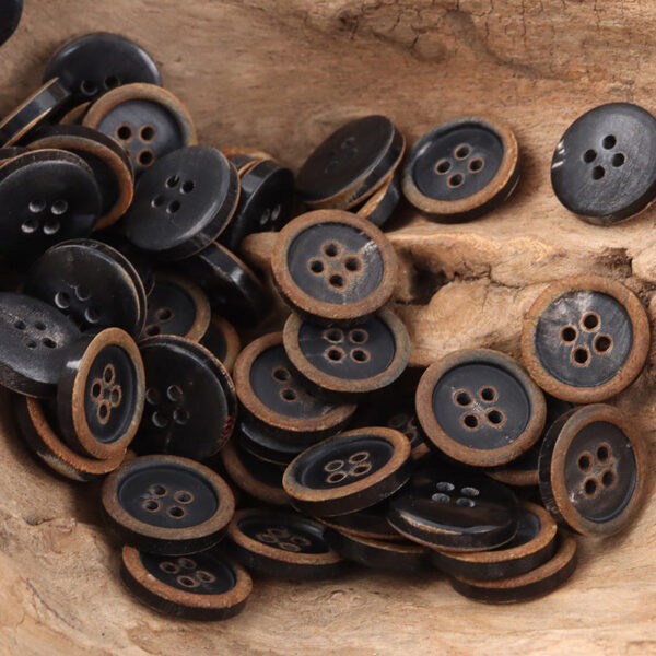 15mm Vintage Round 4-Hole Fire-Branded Cow Horn Buttons,3PCS