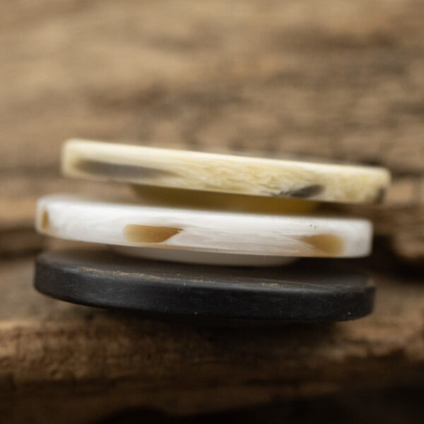 Flat 2 Hole Wood Grain Off-White Resin Buttons for Outerwear - 20pcs - Image 3