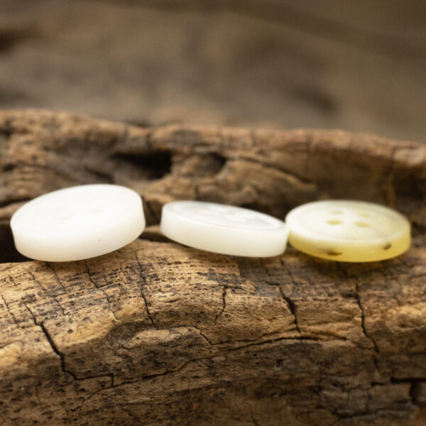 11.5mm White Khaki Imitation Wood Grain Resin Buttons 50pcs - Image 2