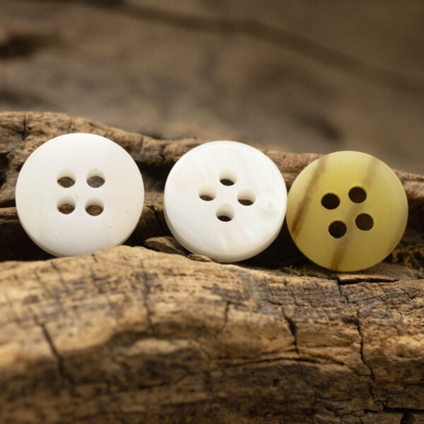 11.5mm White Khaki Imitation Wood Grain Resin Buttons 50pcs - Image 3