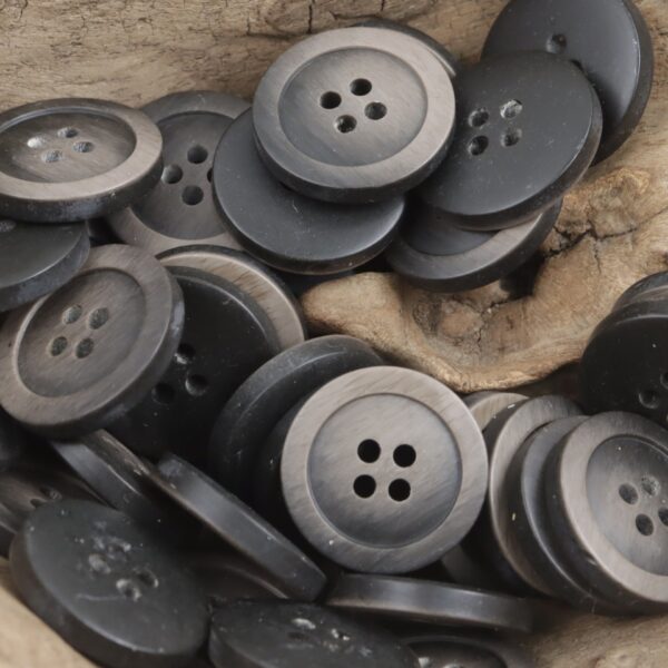 15-25mm Gradient Wood Grain Beige Coffee Resin Decorative Buttons 40 Pack - Image 4