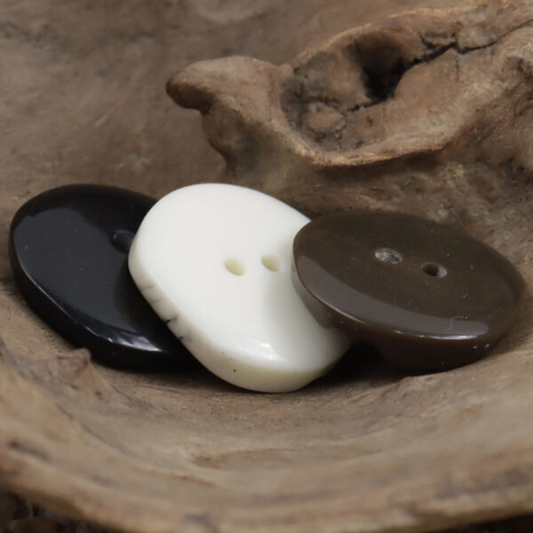 Uneven-Surfaced Palm Tree Graphic 2 Hole Resin Coat Buttons 30PCS - Lots of Buttons