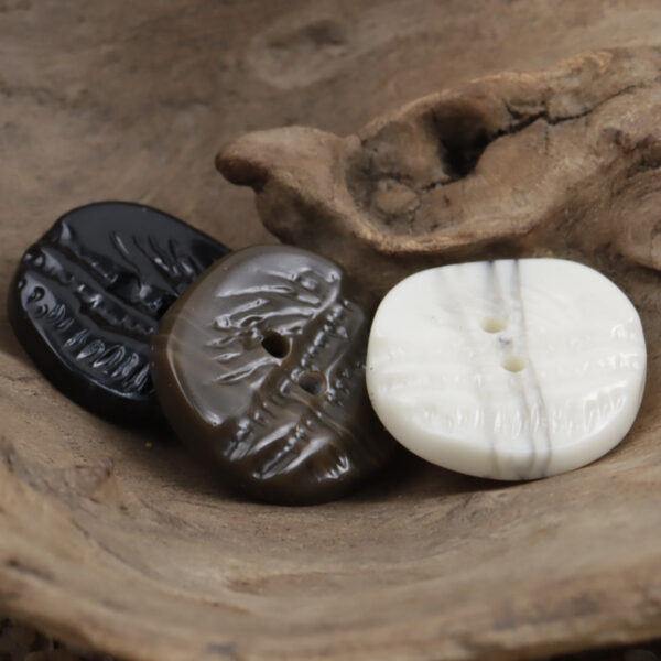 Uneven-Surfaced Palm Tree Graphic 2 Hole Resin Coat Buttons 30PCS - Lots of Buttons