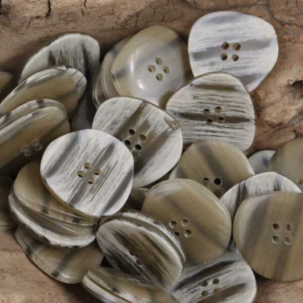 Irregular Gradient Imitation Wood Grain Resin Buttons for Coats,20pcs