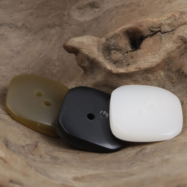 17.5-30mm Rounded Square White Khaki Black Resin Buttons 99 Pack - Image 2