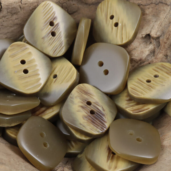 17.5-30mm Rounded Square White Khaki Black Resin Buttons 99 Pack - Image 4