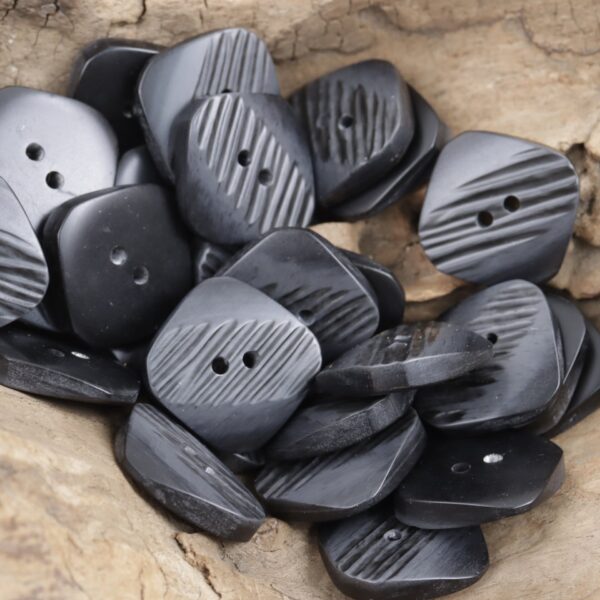 17.5-30mm Rounded Square White Khaki Black Resin Buttons 99 Pack - Image 5
