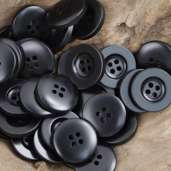 White Green Red Black Wide Rim Four-Hole Resin Buttons 40 Pack - Image 6