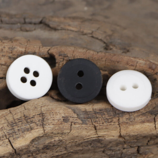 11.5mm Round Black and White Resin Buttons for Casual Shirts 90 Pack - Image 2