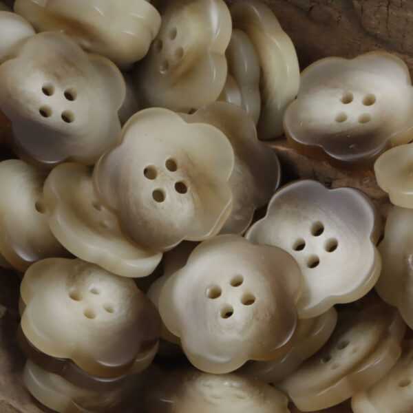 Cute Flower Amber Resin Buttons 20pcs
